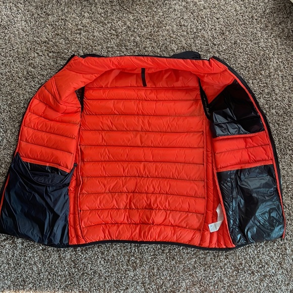 Fabletics Size M vest outer layer. - Picture 2 of 2